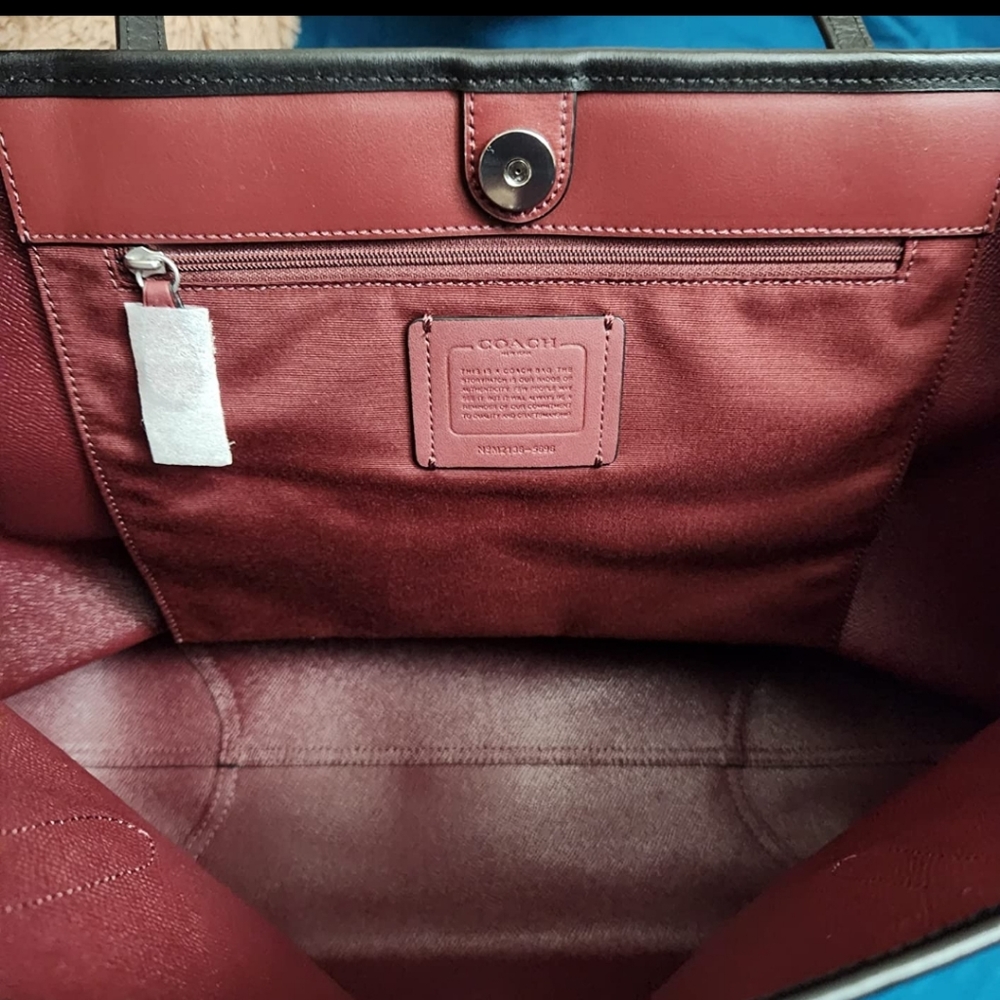 Coach - Picture 3 of 5